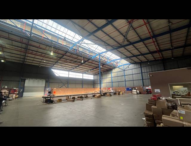 2,594M² WAREHOUSE TO LET IN SPARTAN